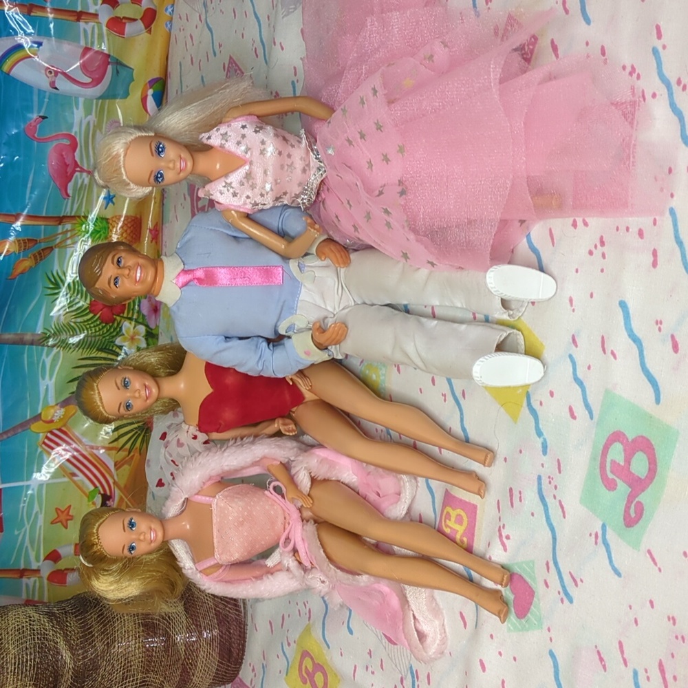 80s Barbie Fashion Doll Set with Pink and Red Dresses